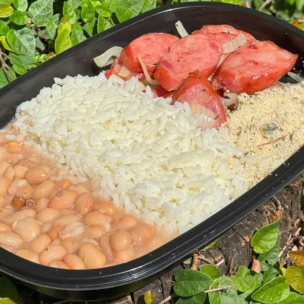 Calabresa Acebolada + Arroz Branco + Feijão + Farofa