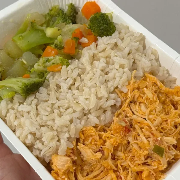 Frango Desfiado + Arroz integral + Mix de Legumes
