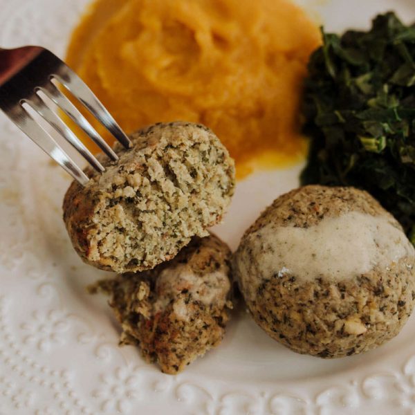 Falafel (Bolinho de Grão-de-Bico) ao Molho de Tahine com Purê de Abóbora + Couve