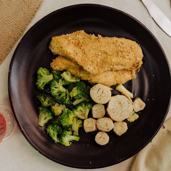 Filé de Frango em Crosta + Palmito Pupunha Assado + Brócolis