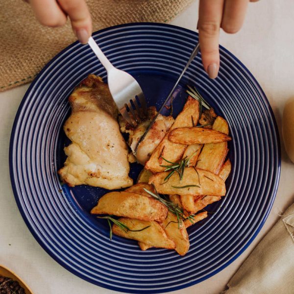 Sobrecoxa de Frango Desossada + Batata Inglesa Rústica com Páprica