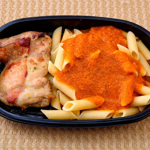 Penne ao Sugo + Sobrecoxa de Frango
