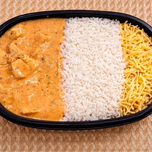 Strogonoff de Frango + Arroz Branco + Batata Palha