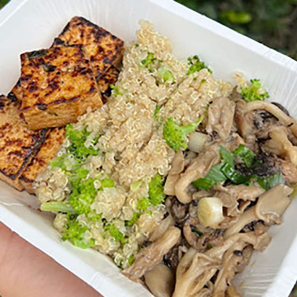 Tofu Grelhado + Quinoa com Brócolis + Refogado de Shimeji